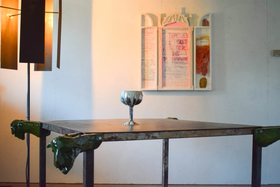Sur un coin de table